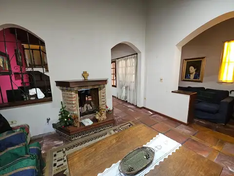 Casa 5 ambientes con 2 baños