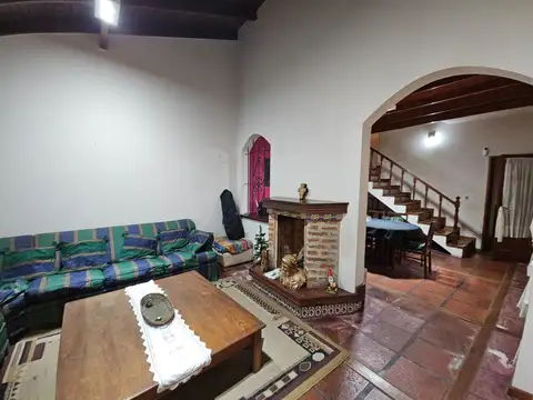 Casa en Venta con 2 cocheras
