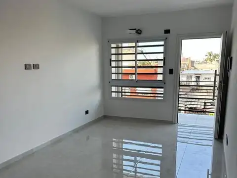 Departamento en Alquiler en Lomas del Mirador, $ 560.000