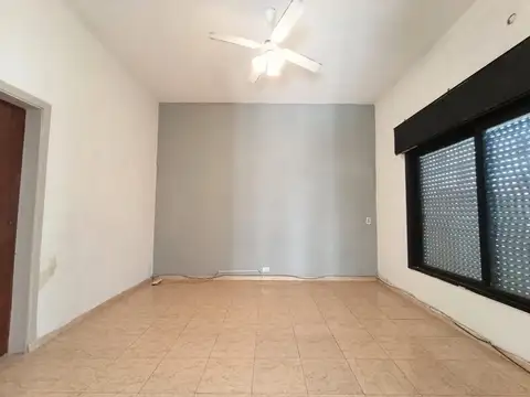 Depto Tipo Casa en Alquiler en Caseros, $ 800.000