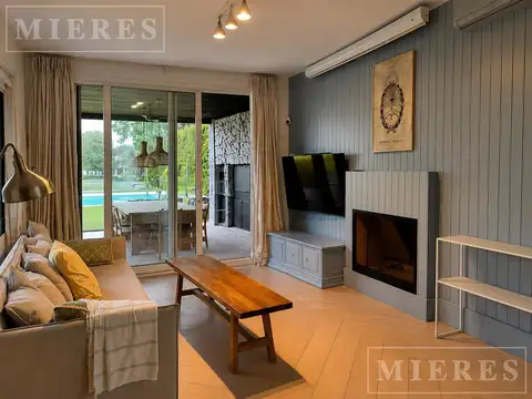 Casa en Venta con 4 cocheras