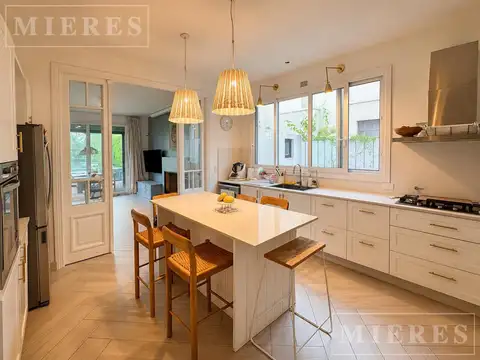 Casa 7 ambientes con 4 baños
