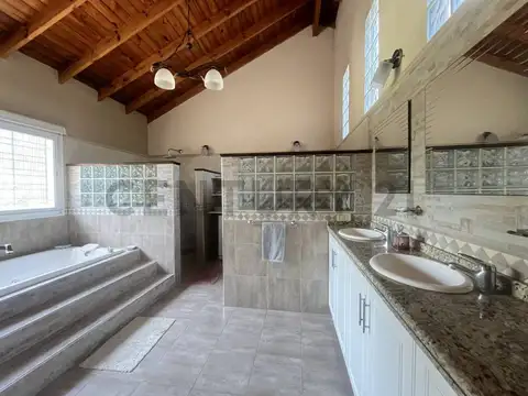 VENTA CASA 5 AMBIENTES BARRIO CERRADO PARQUE PERÓ DEL VISO