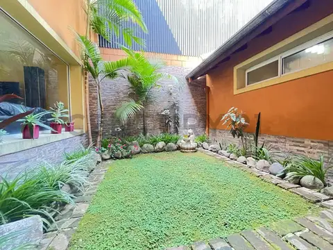 Casa 5 ambientes con 4 baños