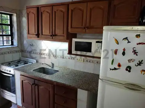 Se trata de un chalet 3 ambientes, desarrollado en una sola planta, sobre lote de 2102 m2. Ubicad...