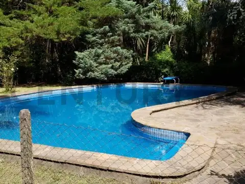 Se trata de un chalet 3 ambientes, desarrollado en una sola planta, sobre lote de 2102 m2. Ubicad...