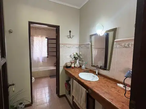 Casa 6 ambientes con 3 baños