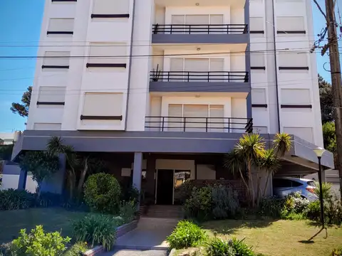 Departamento con cochera en venta en Villa Gesell