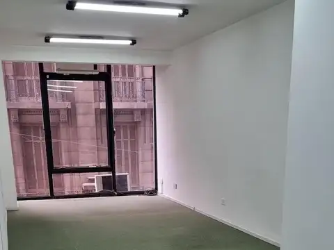 Oficina en Alquiler con 1 cochera