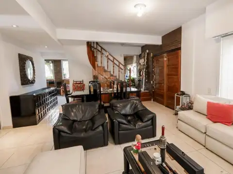 VENTA CASA 2 PLANTAS 7 AMBIENTES EL VENADO CANNING