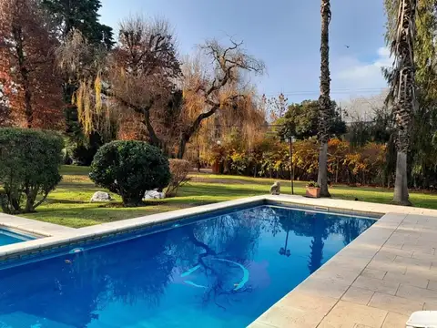 Quinta en Alquiler Temporal con 5 cocheras