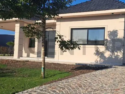 Casa en Venta en Pilar del Este - San Ramiro, USD 280.000