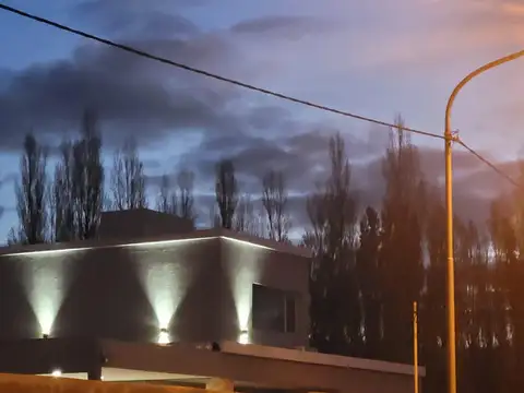 Casa 7 ambientes con 2 baños