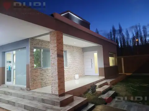 Casa en Venta en Neuquén, USD 330.000