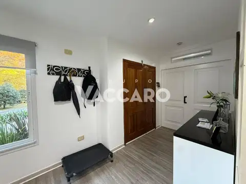 Casa en Alquiler con 2 cocheras