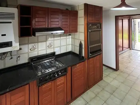 Casa en Jose Pacifico Otero 1000