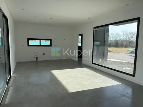 Casa en Venta en Pilar del Este - Santa Lucia, USD 270.000