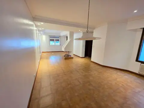 Depto Tipo Casa en Venta de 5 ambientes