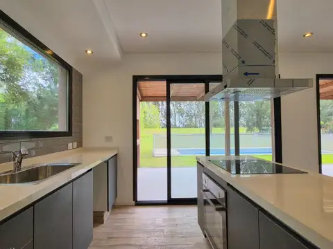 Casa en Venta en Miralagos, USD 240.000