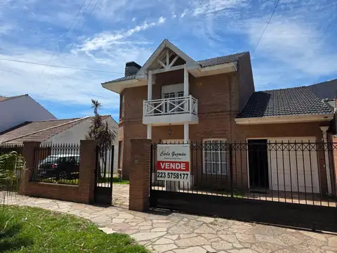Chalet 5 ambientes en barrio San Geronimo