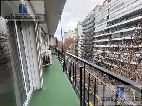 Oficina 7 ambientes con 2 baños