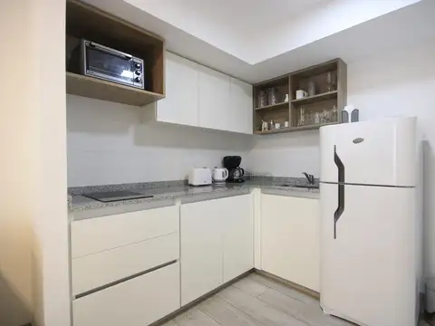 Alquiler amplio monoambiente con balcón Monserrat
