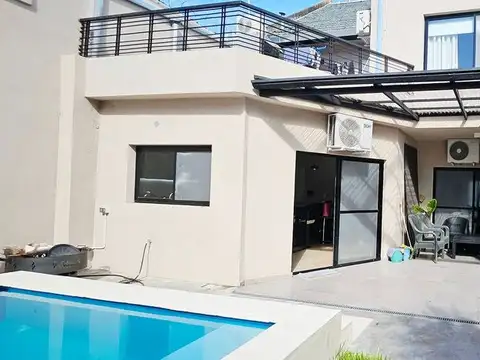 Venta casa 4 ambientes jardin pileta Flores