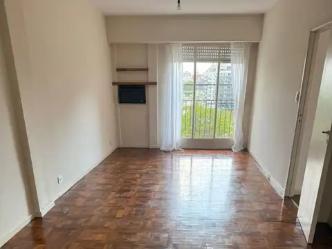 3 AMBIENTES AMPLIOS MAS DEPTO. MONOAMBIENTE RECICLADOS