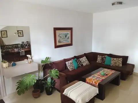 Casa 5 ambientes con 4 baños