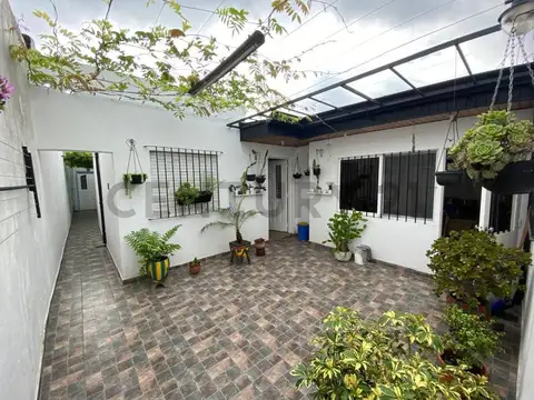 Venta de Casa 3 DORMITORIOS y departamento independiente