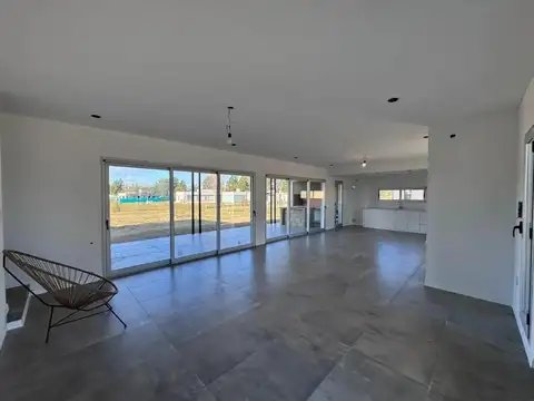 ALQUILER CASA AREA 60