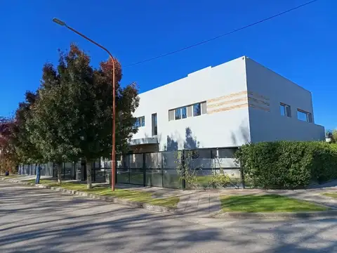 VENTA ESPECTACULAR CASA BARRIO MILLENIUM CIPOLLETTI
