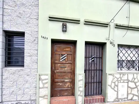Depto Tipo Casa en Venta 50 años