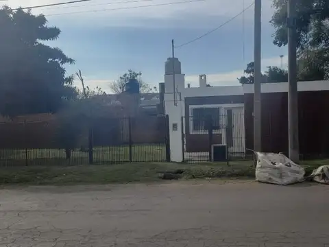 CASA BARRIO LAS ACACIAS