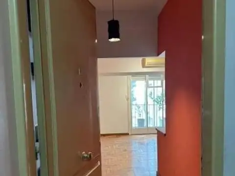 VENTA HERMOSO Y MUY LUMINOSO SEMIPISO EN RECOLETA