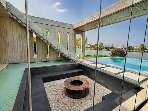 Casa en Venta en Escuela E Cantón, USD 1.190.000