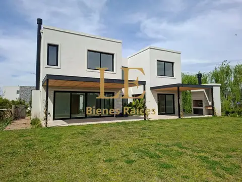 Casa en Venta con 4 cocheras