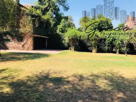 Casa en Venta con 4 cocheras