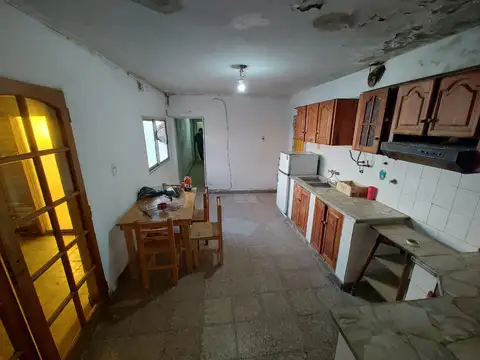 Casa 4 ambientes con 1 baño