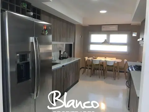 Casa 4 ambientes con 3 baños