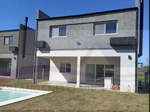 Casa 5 ambientes con 2 baños