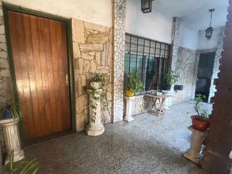 VENTA: PH TIPO CASA 3 AMBIENTES CON ENTRADA DE AUTO - LOMA HERMOSA