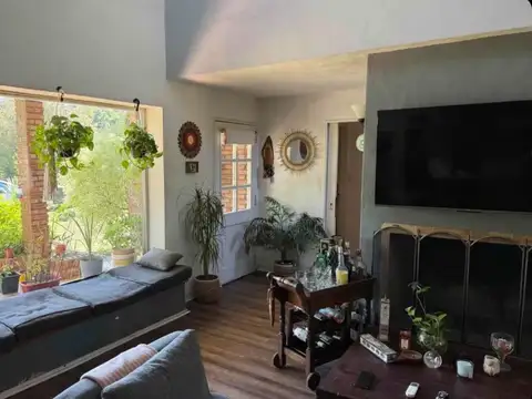 Casa en Venta con 3 cocheras