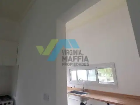 Casa 4 ambientes con 2 baños