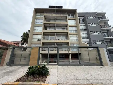 Departamento 2 ambientes con cochera en excelente ubicación.