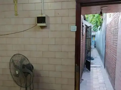 Casa en venta - 3 Dormitorios 1 Baño - 326Mts2 - Nueva Pompeya