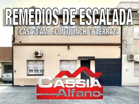 CASA DOS PLANTAS 3 AMBIENTES CON GARAGE, QUINCHO, TERRAZA Y PATIOS IMPECABLE!
