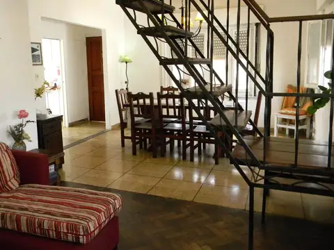 PH DE 4 AMBIENTES CON TERRAZA EN VILLA ADELINA