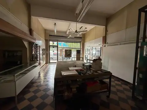 LOCAL CON VIVIENDA SOBRE AVDA. MITRE AL 1700