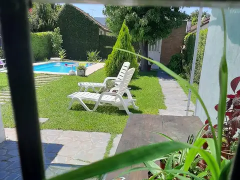 Casa 5 ambientes con 4 baños